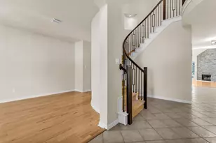 528 Lake Point Dr, Little Elm, TX 75068 - Photo 2