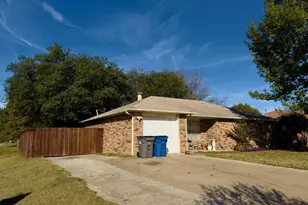 301 E Milas Ln, Glenn Heights, TX 75154 - Photo 2