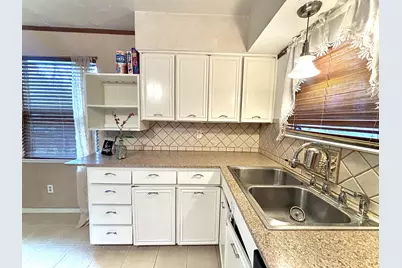 1822 Finley Road, Irving, TX 75062 - Photo 10