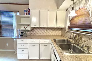 1822 Finley Rd, Irving, TX 75062 - Photo 10