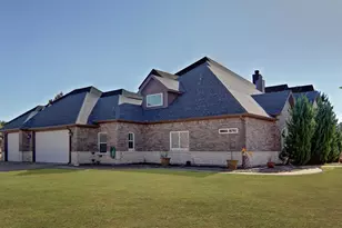 1007 Bentwater Pkwy, Granbury, TX 76049 - Photo 2