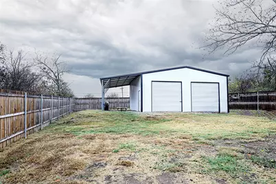 214 E Clay Street, Bowie, TX 76230 - Photo 26