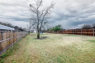 214 E Clay St, Bowie, TX 76230 - Photo 24