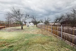 214 E Clay St, Bowie, TX 76230 - Photo 30