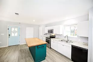 214 E Clay St, Bowie, TX 76230 - Photo 12