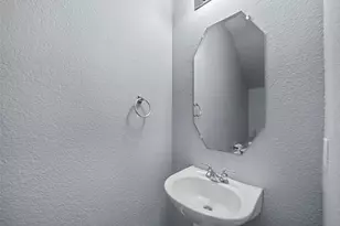 907 Jamie Dr, Grand Prairie, TX 75052 - Photo 10