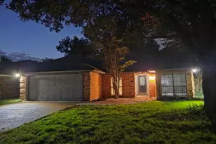 1848 Kings Canyon Cir, Fort Worth, TX 76134 - Photo 2