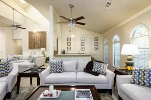 9115 Valley Chapel Ln, Dallas, TX 75220 - Photo 12