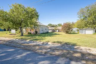 201 N 3rd St, Krum, TX 76249 - Photo 24