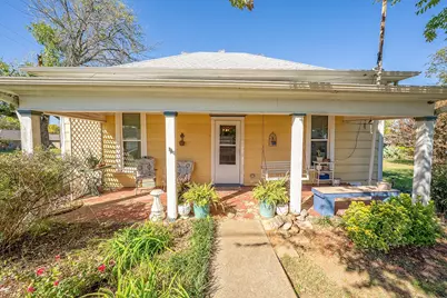 201 N 3rd Street, Krum, TX 76249 - Photo 2