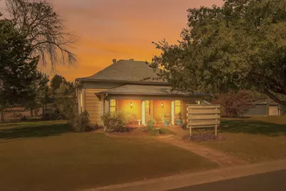 201 N 3rd Street, Krum, TX 76249 - Photo 2