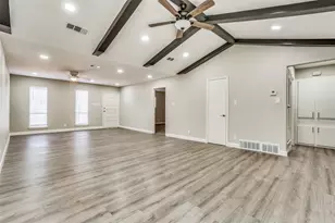 702 Chestnut Dr, Arlington, TX 76012 - Photo 2