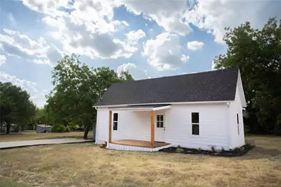309 E Cheek Street, Saint Jo, TX 76265 - Photo 2