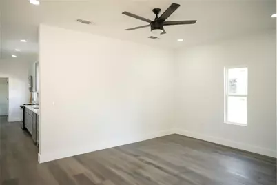 309 E Cheek Street, Saint Jo, TX 76265 - Photo 8