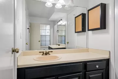 812 Creekside Drive, Lewisville, TX 75067 - Photo 16