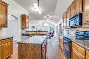 2620 Britany Cir, Bedford, TX 76022 - Photo 16