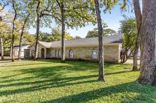 203 Walnut Way, Euless, TX 76039 - Photo 4