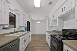 806 SE 4th St, Grand Prairie, TX 75051 - Photo 6