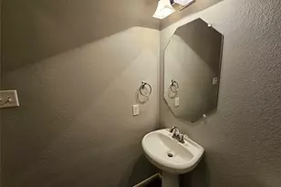 8627 Calvin Rd, Irving, TX 75063 - Photo 8