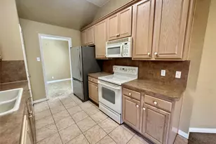 1003 Dawn Ct, Granbury, TX 76048 - Photo 10