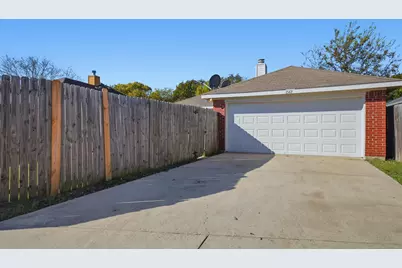 1542 Sunny Meadow Road, Lancaster, TX 75134 - Photo 34