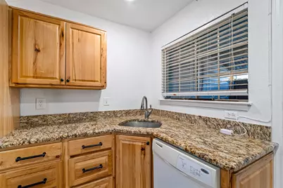 812 Creekside Drive, Lewisville, TX 75067 - Photo 6