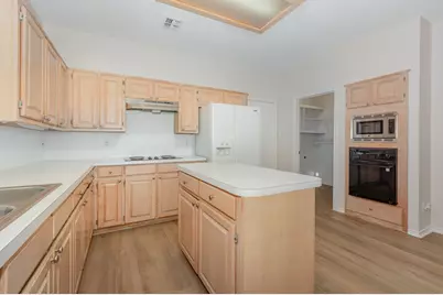 964 Camden Drive, Lewisville, TX 75067 - Photo 8