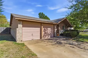 900 Meadowlark Dr, Mansfield, TX 76063 - Photo 2