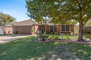 113 Adams Dr, Crowley, TX 76036 - Photo 2