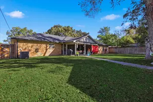110 E 7th St, Irving, TX 75060 - Photo 24