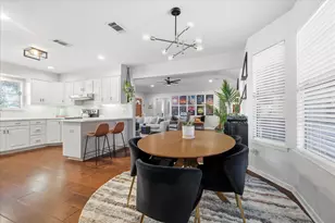 110 E 7th St, Irving, TX 75060 - Photo 6