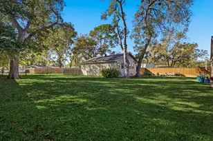 110 E 7th St, Irving, TX 75060 - Photo 22