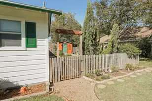 438 South St, Krum, TX 76249 - Photo 4