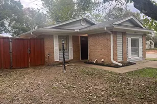 1427 Noble St, Denton, TX 76209 - Photo 2