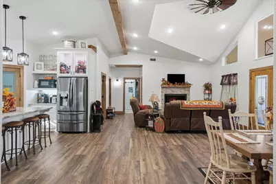 250 Vz County Road 4301, Ben Wheeler, TX 75754 - Photo 14