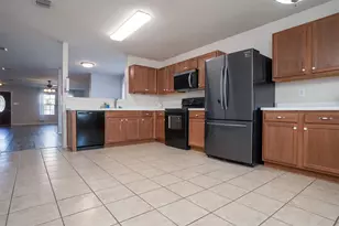 1309 Erin Ct, Burleson, TX 76028 - Photo 10