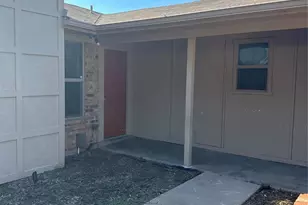 412 Ruckers Ct, Granbury, TX 76049 - Photo 2