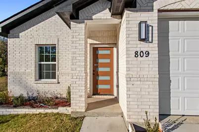 809 Truelove Street, Gainesville, TX 76240 - Photo 1