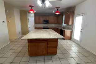 720 Candle Meadow Blvd, DeSoto, TX 75115 - Photo 10