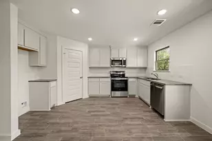 718 Haynie Dr, Runaway Bay, TX 76426 - Photo 14