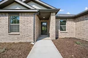 718 Haynie Dr, Runaway Bay, TX 76426 - Photo 4