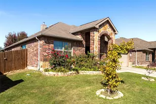 564 Bromeliad Dr, Fort Worth, TX 76052 - Photo 2