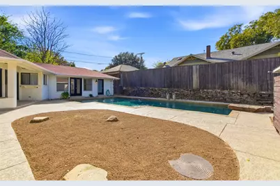 2201 Mistletoe Boulevard, Fort Worth, TX 76110 - Photo 26