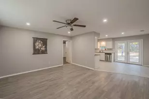 319 Cypress St, Duncanville, TX 75137 - Photo 4