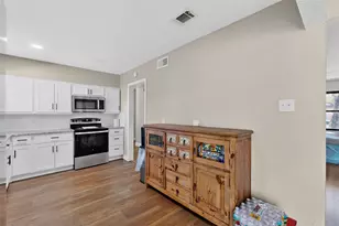 1725 Emerald St, Grand Prairie, TX 75051 - Photo 8