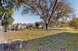 1725 Emerald St, Grand Prairie, TX 75051 - Photo 30