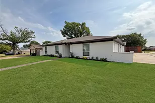 6250 Shirley Dr, North Richland Hills, TX 76180 - Photo 2