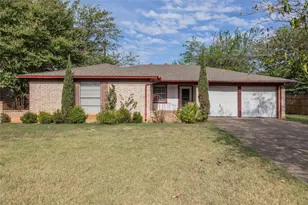 504 S Colonial Dr, Cleburne, TX 76033 - Photo 2