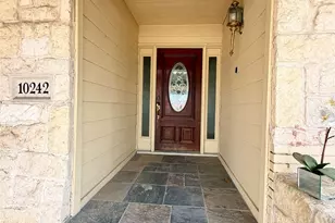 10242 Brockbank Dr, Dallas, TX 75229 - Photo 2