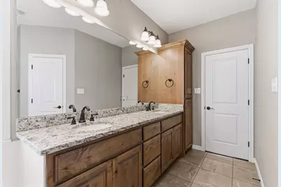 1617 Hawthorne Street, Cleburne, TX 76033 - Photo 32